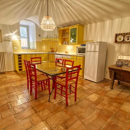 Bed & Breakfast Mas D'escattes 4*