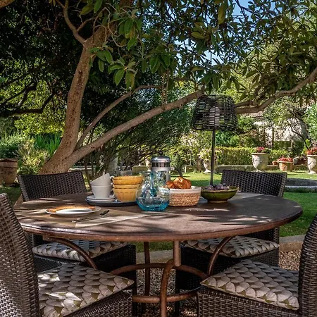 Mas D'escattes Bed & Breakfast